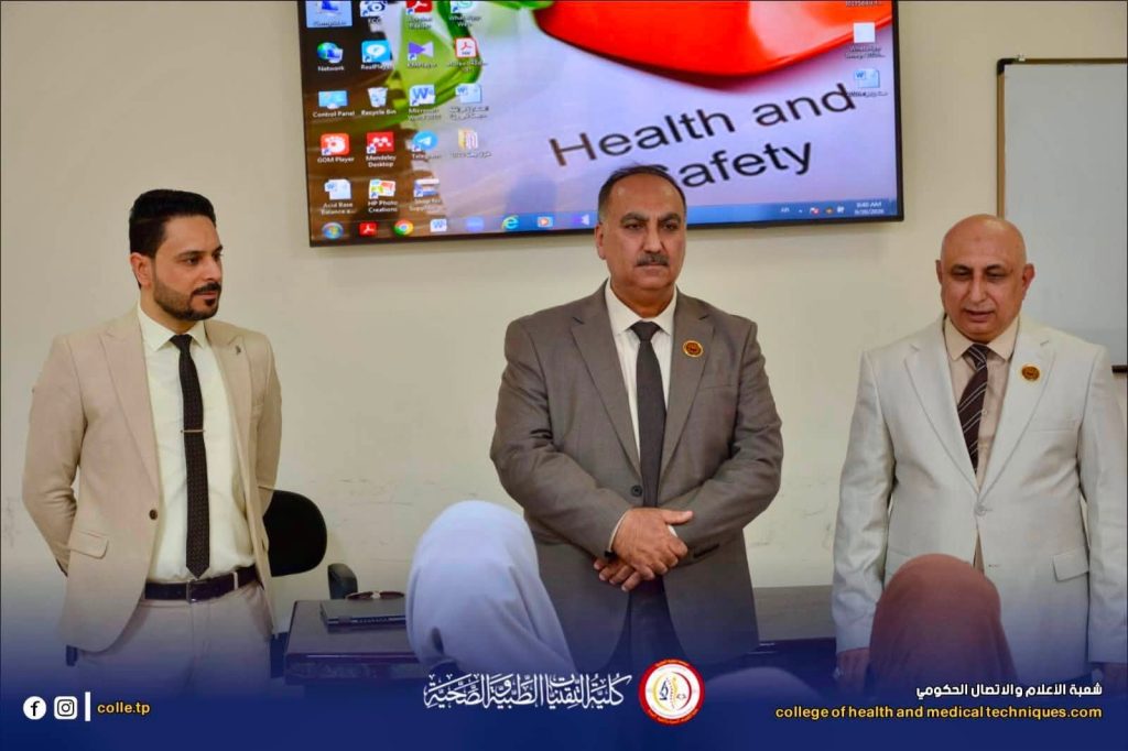 مساعد رئيس الجامعة للشؤون العلمية يتفقد انطلاق الدوام الرسمي لطلبة الدراسات الأولية للعام الدراسي 2026–2027